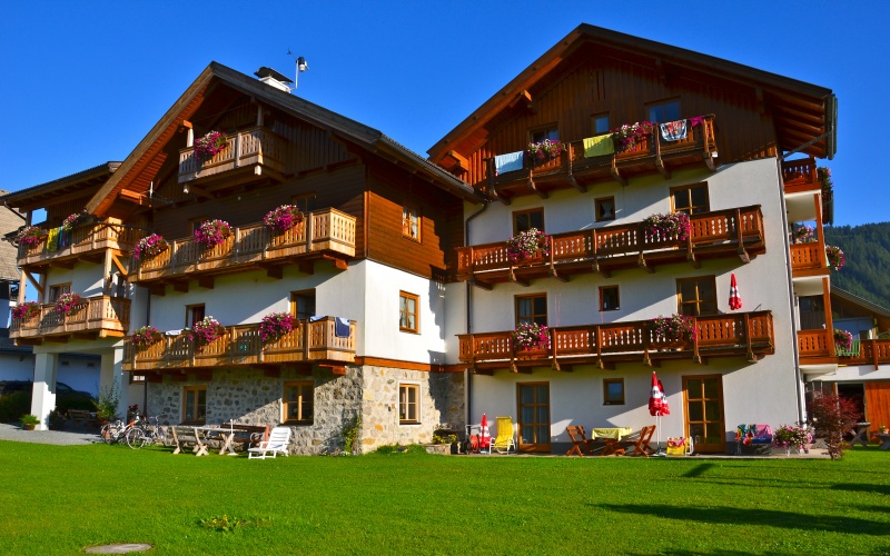 Haus Heimat im Sommer - Zimmer und Ferienwohnungen am Weissensee in Kärnten